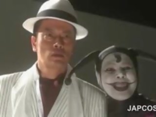 Asiatisk elite rumpe skuespiller spiller babe i cosplay scene