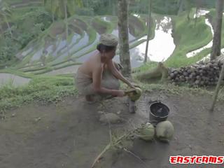 Documentário bali. goin sem camisa.