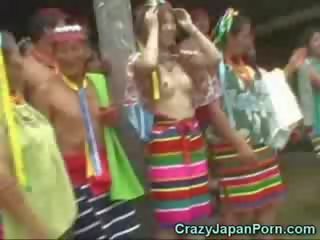 Japán -ban egy papuan tribe!