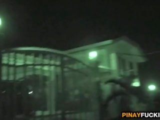 Filipina katu kävelijä antaa a motelli suihinotto