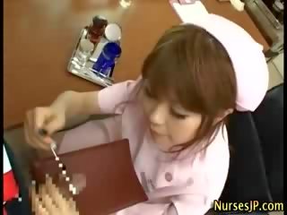 Vies aziatisch verpleegster straat meisje