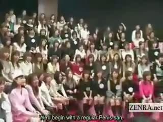 Subtitriem gargantuan japānieši apģērbta sievete kails vīrietis appreciation izstāde