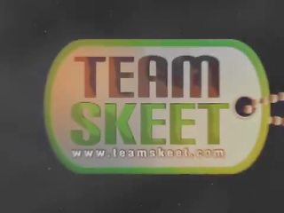 Teamskeet i madh titty aziatike divinity lumturi kurorë lulesh seduces fucks i madh putz