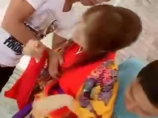 Miinastunning เอเชีย ตุ๊กตา ได้รับ หัวนม เลีย และ หี มือไว